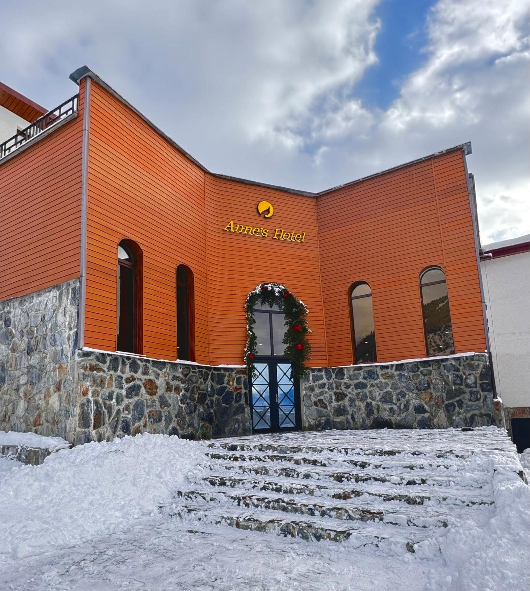 Anne'S Hotel In Mestia Exterior foto